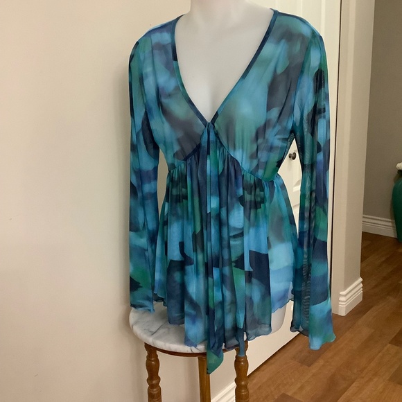 NEW Beautiful semi sheer top Medium - Picture 6 of 12
